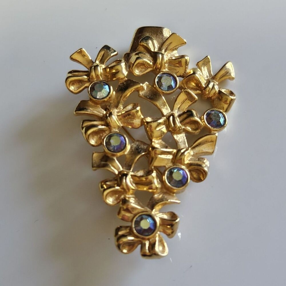 Vintage Avon Christmas Tree Bow Brooch Blue AB Rhinestones Gold Tone Pin - Picture 9 of 10